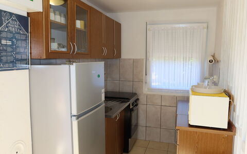 Tin: Cabinetry, Propriété, Design Intérieur, Appareil De Cuisine, Cuisine, Sol, Électroménager, Sol, Bois