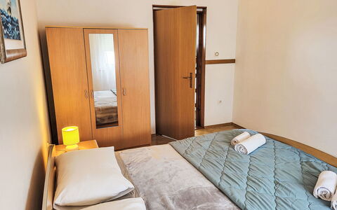 Vesna: Meubles, Confort, Bâtiment, Bois, Textile, Porte, Lit, Cadre De Lit, Design Intérieur