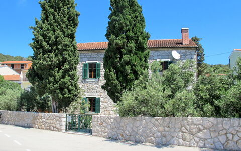 Stefan: Propriété, Maison, Arbre, Mur, Zone Résidentielle, Bâtiment, Architecture, Ville, Immobilier, Domicile