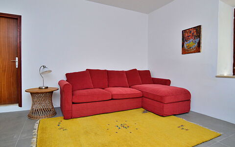 Stefan: Propriété, Meubles, Confort, Canapé, Cadre, Bois, Rectangle, Porte, Design Intérieur, Salon