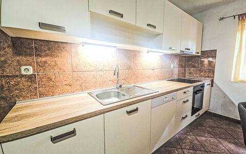Gorana: Cuisine, Comptoir, Principaux Appliance, Sol, Bois, Appareil De Cuisine, Design Intérieur, Cabinetry, Sol, Luminaire Plomberie