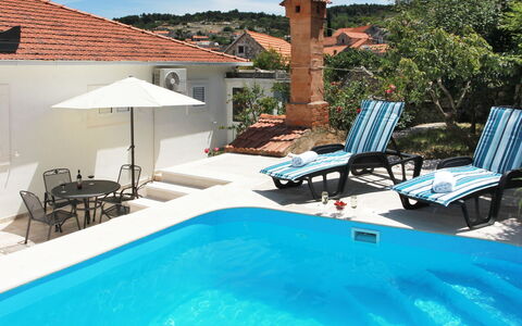 Edo: Piscine, Propriété, Recours, Bâtiment, Vacances, Immobilier, Balancelle, Maison, Loisir, Villa