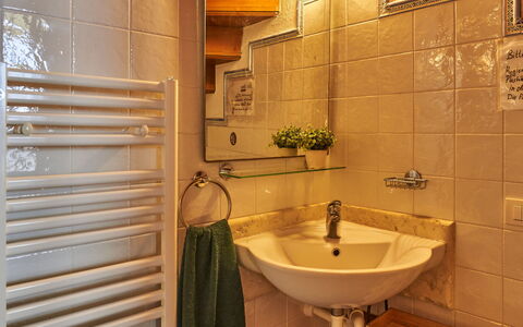 Braga 602: Robinet, Luminaire Plomberie, Évier, Propriété, Lavabo, Plante, Salle De Bains, Bois, Design Intérieur, Violet