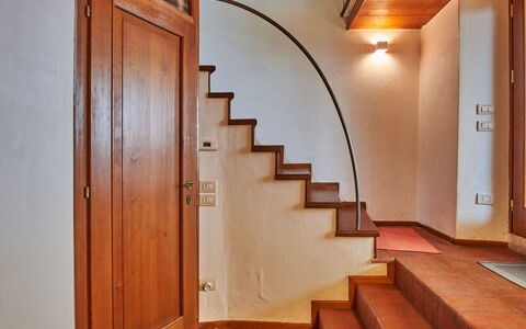 Braga 602: Marron, Bâtiment, Escaliers, Bois, Porte, Design Intérieur, Tache De Bois, Peindre, Sol