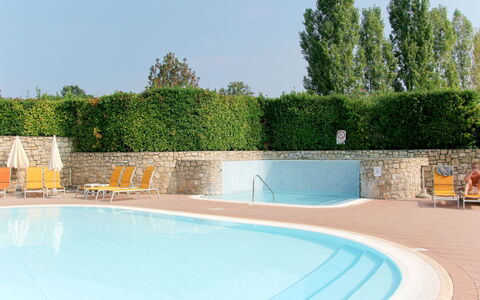 Eden: Ciel, Propriété, L'Eau, Bleu Azur, Piscine, Arbre, Lot Terre, Plante, Ombre, Rectangle
