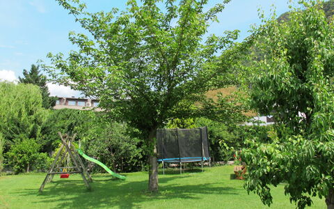 Postal 602: Plante, Ciel, Propriété, Communauté Des Plantes, Ombre, Lot Terre, Végétation, Arbre, Biome, Espace Public