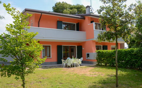 Maitè: Plante, Bâtiment, Propriété, Fenêtre, Ciel, Arbre, Nuage, Maison, Lot Terre, Chalet