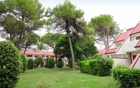 Villaggio Marina: Propriété, Maison, Domicile, Zone Résidentielle, Vert, Arbre, Immobilier, Quartier, Bâtiment, Architecture