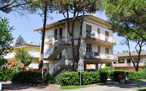 Villa Stefano: Propriété, Maison, Bâtiment, Zone Résidentielle, Immobilier, Quartier, Appartement, Domicile, Architecture, Arbre