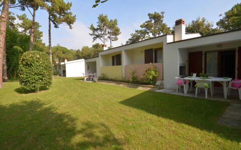 Villaggio Paradiso: Plante, Bâtiment, Propriété, Ciel, Fenêtre, Arbre, Lot Terre, Porte, Architecture, Herbe