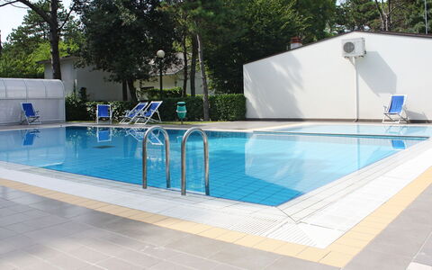 Villaggio Paradiso: Piscine, Propriété, Tuile, Loisir, Centre De Loisirs, Immobilier, Bâtiment, Maison, Rectangle, Architecture