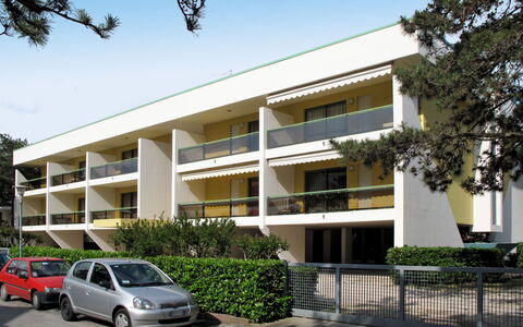 Bibione 621: Propriété, Voiture, Véhicule, Bâtiment, Zone Résidentielle, Architecture, Maison, Immobilier, Appartement, Façade