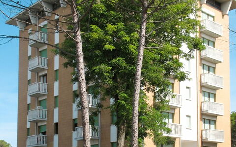 Torre Panorama: Arbre, Zone Résidentielle, Propriété, Bâtiment, Suppression Des Plantes Ligneuses, Quartier, Architecture, Appartement, Usage Mixte, Design Urbain