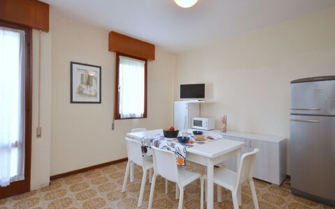 Torre Panorama: Table, Propriété, Meubles, Bâtiment, Fenêtre, Bois, Chaise, Maison, Sol, Salle