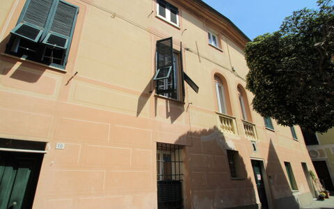 Casa Centrale: Ciel, Plante, Bâtiment, Jour, Propriété, Fenêtre, Arbre, Architecture, Design Urbain, Loisir