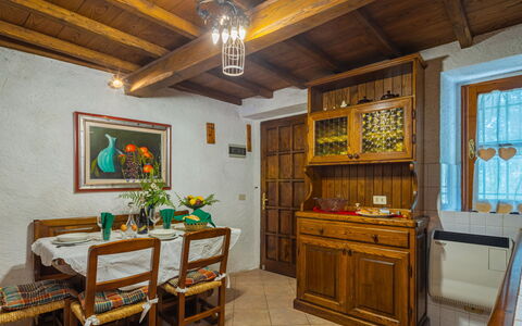 Vincio: Pièce, Propriété, Bâtiment, Plafond, Meubles, Design Intérieur, Faisceau, Maison, Domicile, Sol
