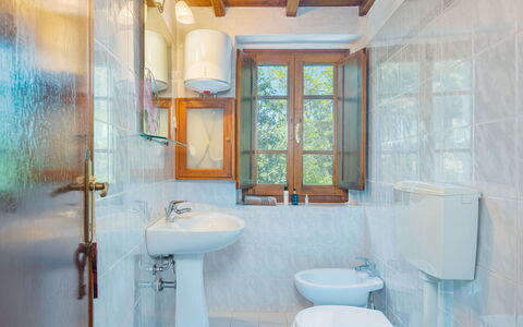 Vincio: Salle De Bains, Propriété, Pièce, Design Intérieur, Bâtiment, Maison, Immobilier, Plafond, Architecture, Domicile