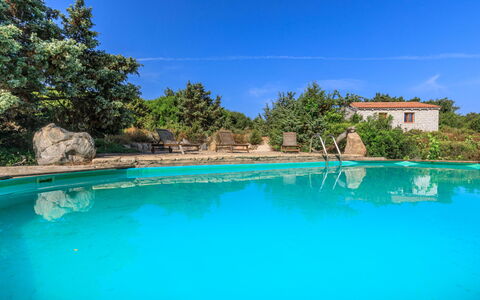 Mare di Ginepri (Bad115): L'Eau, Ciel, Piscine, Bâtiment, Bleu, Arbre, Plante, Paysage Naturel, Rectangle, Cotiers Et Relief Océaniques