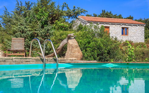 Mare di Ginepri (Bad115): L'Eau, Ciel, Plante, Fenêtre, Bâtiment, Bleu Azur, Paysage Naturel, Arbre, Nuage, Maison