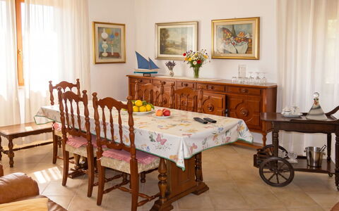 Lia: Meubles, Design Intérieur, Table, Sol, Bois, Sol, Pièce, Éclairage, Salle À Manger, Cadre