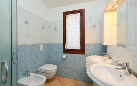 Ville San Pietro (Rei355): Salle De Bains, Propriété, Pièce, Luminaire Plomberie, Design Intérieur, Tuile, Mur, Architecture, Accessoire Salle De Bain, Immobilier