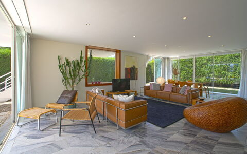 Villa Golf: Meubles, Propriété, Plante, Confort, Design Intérieur, Bois, Bâtiment, Sol, Sol, Plante D'Appartement