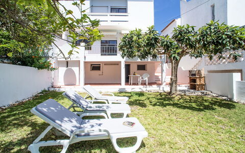 Azul: Plante, Bâtiment, Fenêtre, Arbre, Mobilier De Jardin, Lot Terre, Design Urbain, Herbe, Maison, Zone Résidentielle