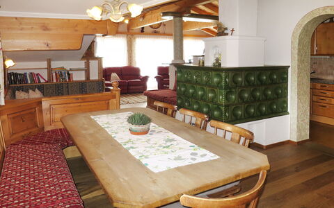 Nachbarbauer: Meubles, Pièce, Propriété, Design Intérieur, Bâtiment, Table, Plafond, Salon, Sol, Domicile