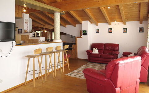 Nachbarbauer: Meubles, Propriété, Canapé, Bois, Sol, Sol, Design Intérieur, Salon, Revêtement De Sol Stratifié, Dur
