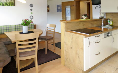 Radstadt 606: Meubles, Pièce, Propriété, Cuisine, Cabinetry, Comptoir, Design Intérieur, Bâtiment, Sol, Maison