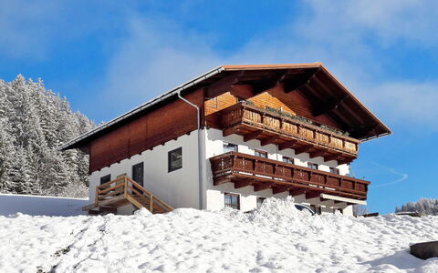 Radstadt 606: Chalet, Gelé, Neige, L'Hiver, Station De Montagne, Alpes, Glacial Relief, Cabane, Balcon, Cabane En Rondins
