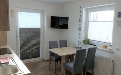 Radstadt 606: Meubles, Propriété, Table, Fenêtre, Bois, Chaise, Design Intérieur, Sol, Ombre
