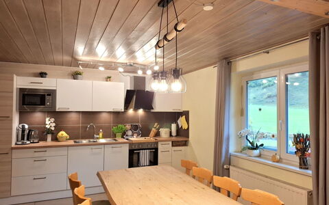 Bergfried: Design Intérieur, Meubles, Luminaire, Sol, Bois, Plafond, Cuisine, Comptoir, Sol, Table Cuisine Et Salle A Manger