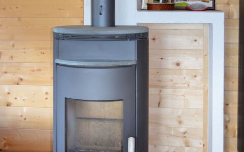 Waltl: Bâtiment, Bois, Cabinetry, Poêle À Bois, Le Fourneau, Foyer, Sol, Tache De Bois, Gaz, Dur