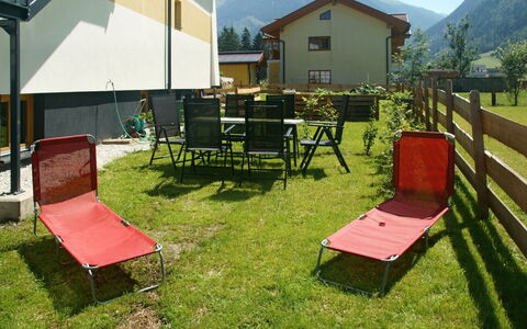 Ingrid: Ciel, Propriété, Meubles, Bâtiment, Vert, Ombre, Montagne, Mobilier De Jardin, Lot Terre, Herbe