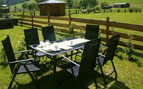 Ingrid: Plante, Table, Meubles, Bâtiment, Vert, La Nature, Chaise, Arbre, Tableau De Plein Air, Paysage Naturel