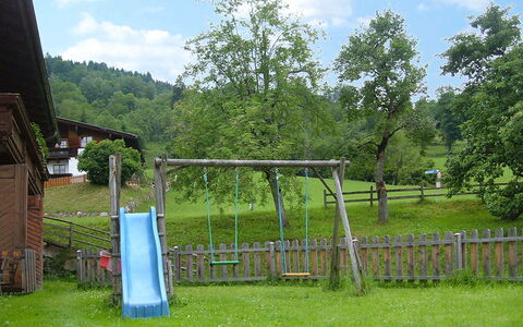Kaprun 662: Propriété, Arbre, Herbe, Lot Terre, Pelouse, Zone Rurale, Cour, Maison, Architecture, Jardin
