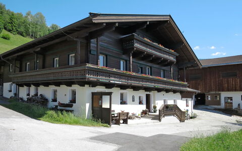 Kaprun 663: Plante, Ciel, Fenêtre, Bâtiment, Arbre, Architecture, Lot Terre, Chalet, Maison, Siding