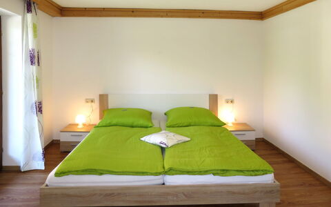 Kaprun 663: Chambre, Lit, Meubles, Pièce, Propriété, Cadre De Lit, Design Intérieur, Drap De Lit, Mur, Plafond