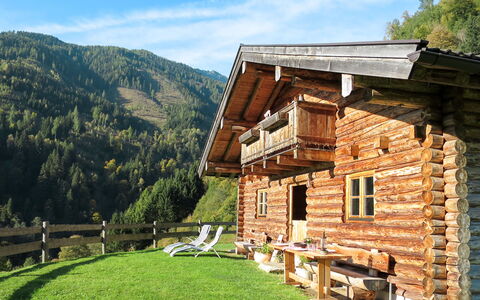 Sturmbachhütte: Paysage Naturel, Propriété, Maison, Bâtiment, Montagne, Ciel, Domicile, Architecture, Herbe, Cabane En Rondins