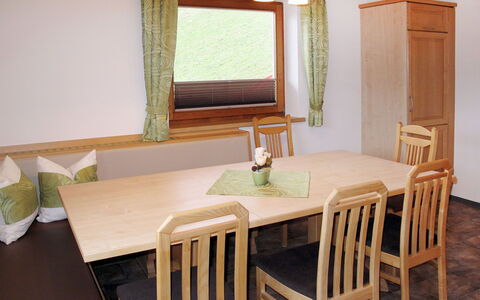 Bramberg am Wildkogel 607: Meubles, Pièce, Propriété, Table, Salle À Manger, Design Intérieur, Chaise, Maison, Dur, Bâtiment