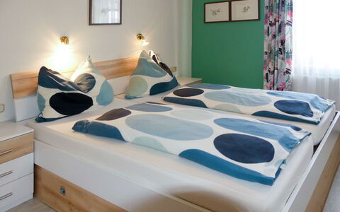 Stainer: Chambre, Lit, Drap De Lit, Meubles, Pièce, Matelas, Propriété, Literie, Cadre De Lit, Design Intérieur
