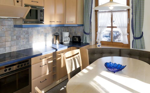 Stainer: Comptoir, Propriété, Pièce, Meubles, Bâtiment, Design Intérieur, Cabinetry, Salle De Bains, Immobilier, Cuisine