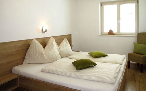 Wurm: Meubles, Chambre, Lit, Matelas, Pièce, Propriété, Cadre De Lit, Design Intérieur, Sol, Literie