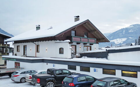 Apart Bergart: Neige, L'Hiver, Véhicule, Propriété, Maison, Voiture, Transport, Ville, Bâtiment, Chaîne De Montagnes