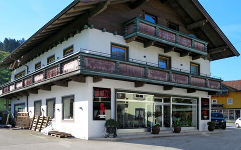 Apart Bergart: Bâtiment, Propriété, Maison, Immobilier, Architecture, Hôtel, Usage Mixte, Façade, Domicile