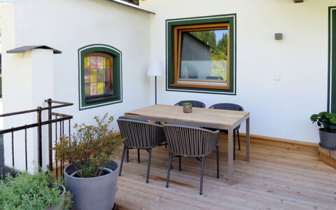 Apart Bergart: Propriété, Pièce, Bâtiment, Maison, Meubles, Immobilier, Design Intérieur, Sol, Table, Domicile