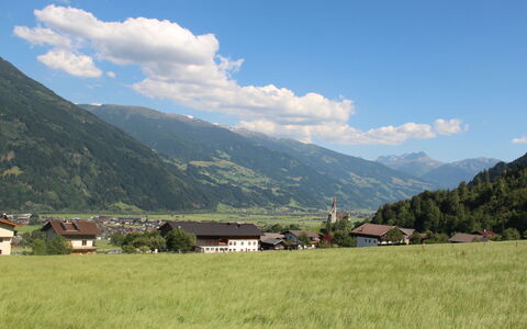 Nina: Ciel, Montagne, Neige, Nuage, Bleu Azur, Pente, Paysage Naturel, Montagnes, Lumière Du Soleil, Arbre
