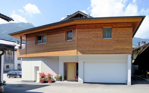Nina: Maison, Domicile, Propriété, Bâtiment, Toit, Immobilier, Zone Résidentielle, Façade, Architecture, Siding
