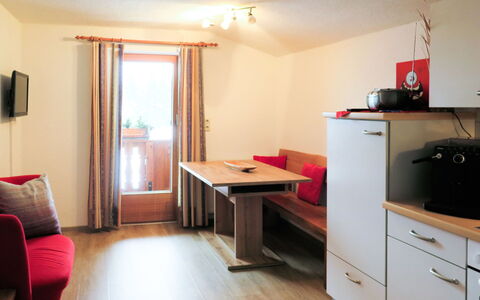 Kaltenbach 626: Pièce, Meubles, Propriété, Sol, Bâtiment, Design Intérieur, Maison, Dur, Mur, Table